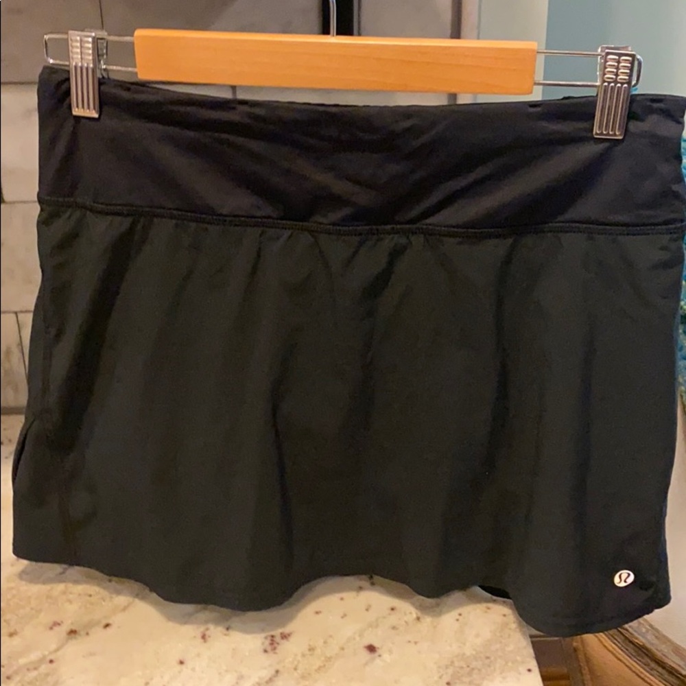 Black lululemon size 6 skirt/shorts under